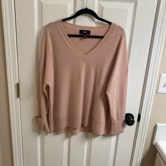 Banana Republic Astrid Boiled Cashmere V-Neck Sweater - Picture 4 of 8